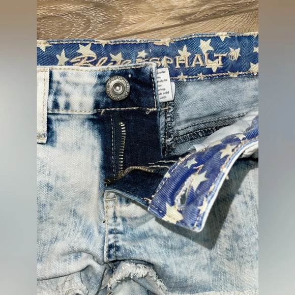 NWOT BLUE ASPHALT cute red white and blue Stars and Stripes Jean cut off shorts - Picture 6 of 6